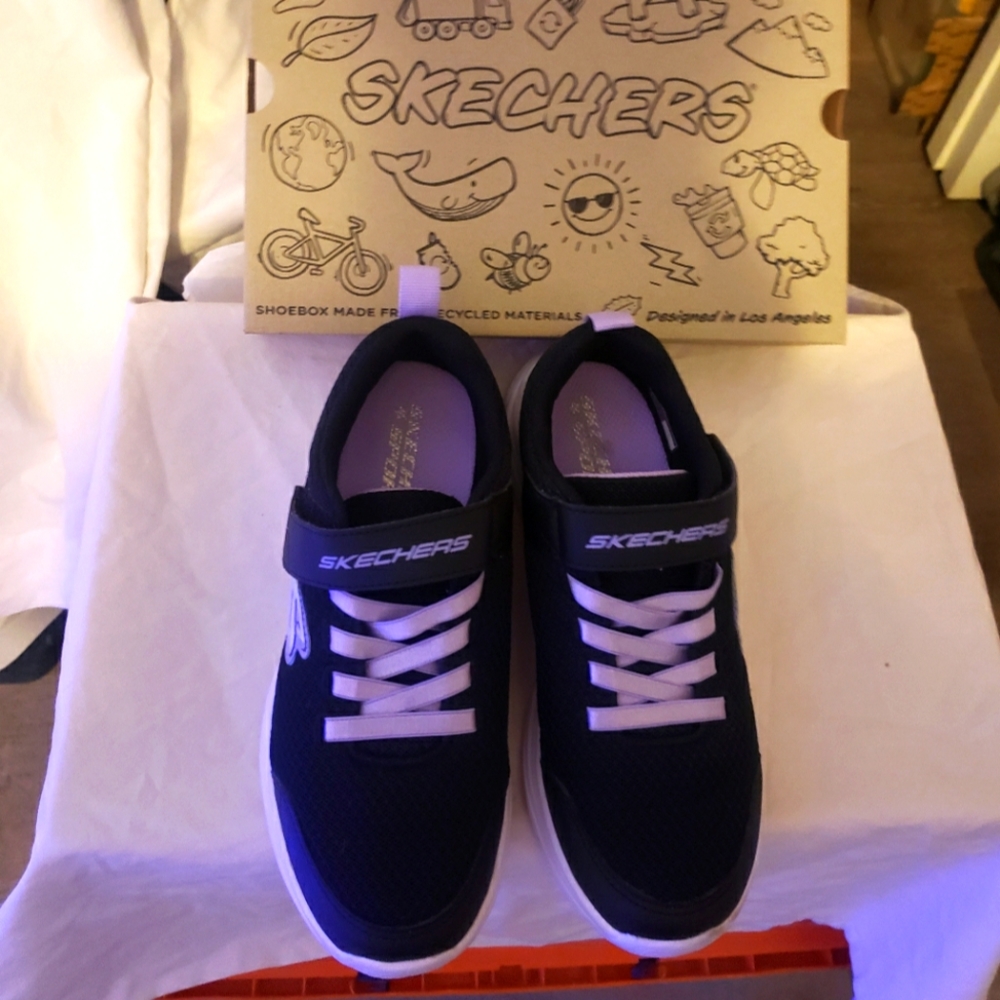 Kids skecher shoes